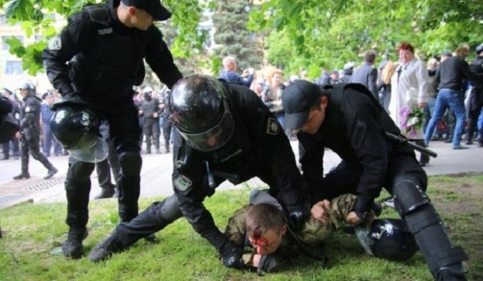 Арсен Аваков резко отреагировал на потасовки в Днепре 9 мая
