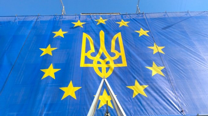 Можно собирать чемоданы: в Страсбурге подписали безвиз для Украины