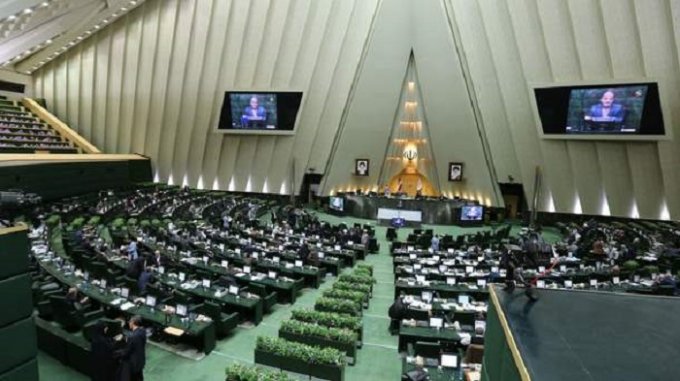Нападение неизвестных на иранский парламент: есть жертвы