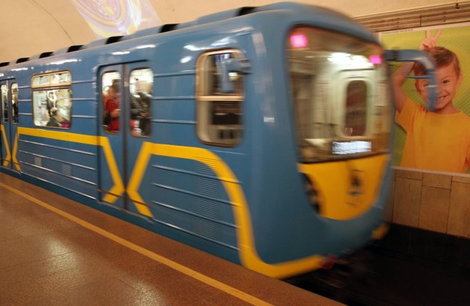 24-летний киевлянин бросился под поезд в метро - новые подробности