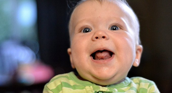 Этот младенец рассмешит кого угодно - проверено в YouTube