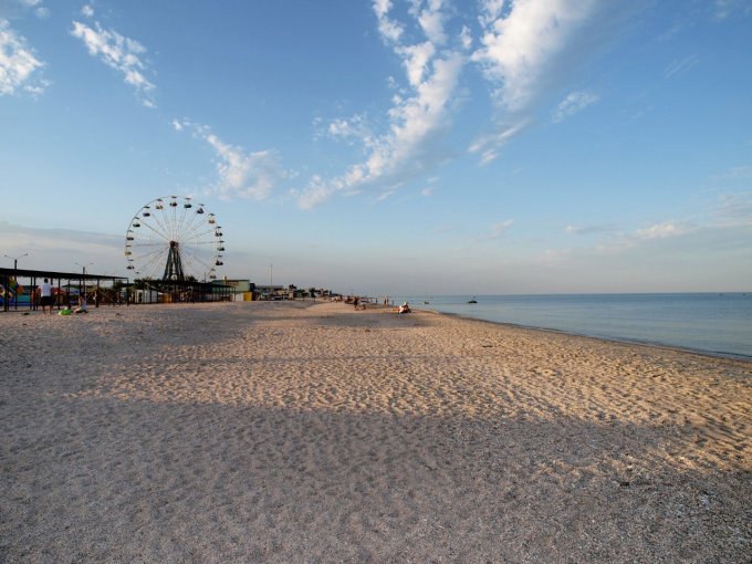 Лучшие украинские пляжи для летнего отдыха. Фото