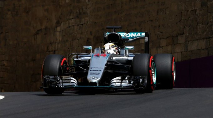 Формула-1: Хэмилтон выиграл квалификацию в Баку