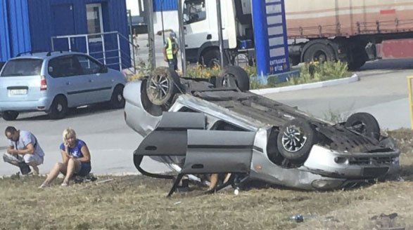 ДТП под Киевом: автомобиль перевернулся, водитель погиб