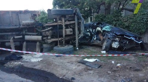 В Одессе мусоровоз столкнулся с внедорожником: есть погибшие