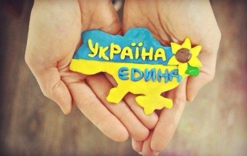 Жители Крыма трогательно поздравили Украину с Днем Независимости. Видео