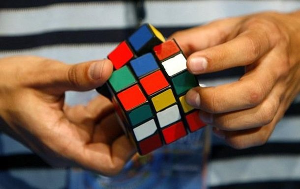 Пятнадцатилетний подросток установил рекорд по сборке кубика Рубика. Видео