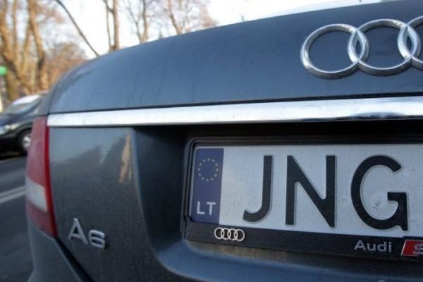 Стало известно, сколько авто на иностранной регистрации ввезли в Украину