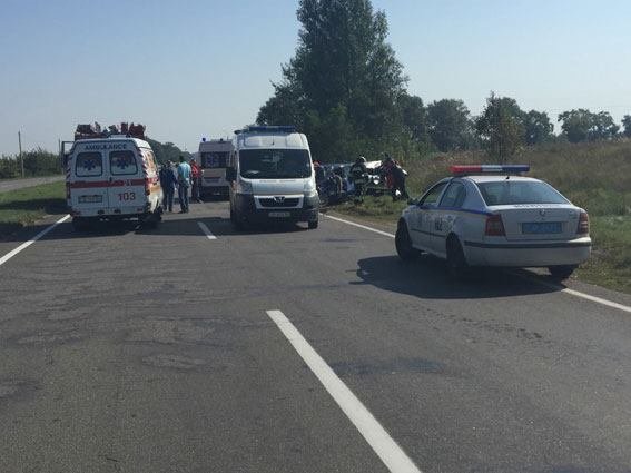 Жуткая авария под Черниговом: несколько погибших и раненых