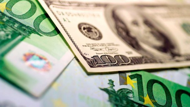 Официальный курс валют: доллар подорожал на 10 копеек