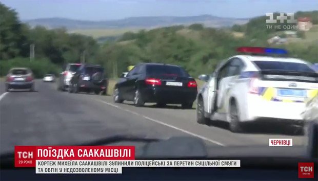 Саакашвили попался на нарушении ПДД. Видео