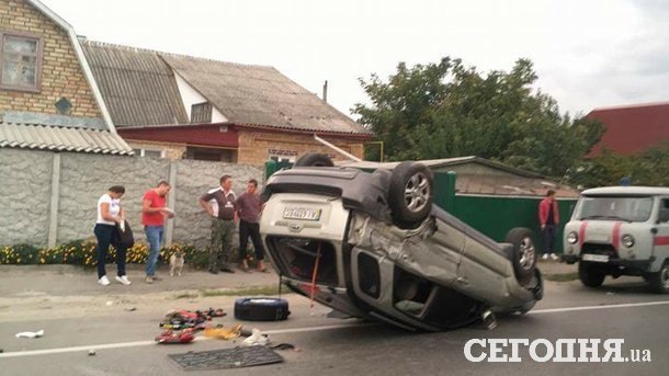«Голливудское» ДТП под Киевом: автомобиль перевернулся вверх колесами
