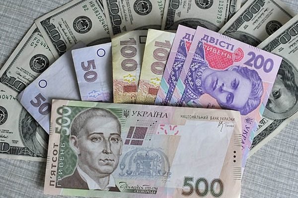 Официальный курс валют: доллар подешевел на 5 копеек