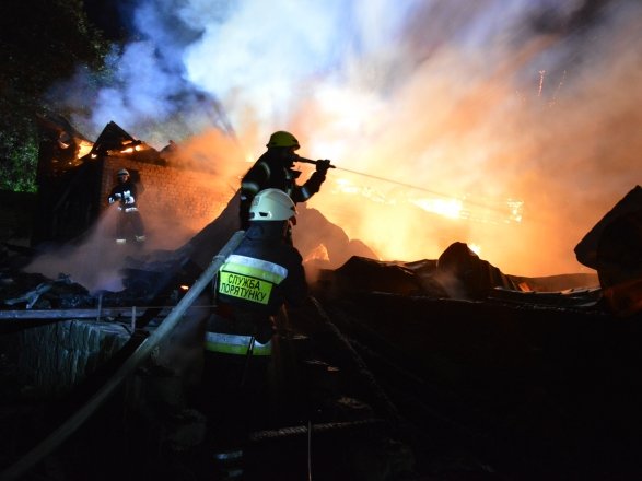 Масштабный пожар в Днепре: дотла выгорел ресторан