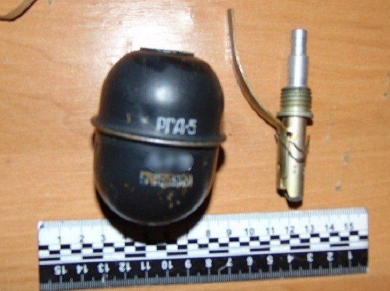 Разъяренный киевлянин, вооруженный гранатой, устроил дебош в кафе