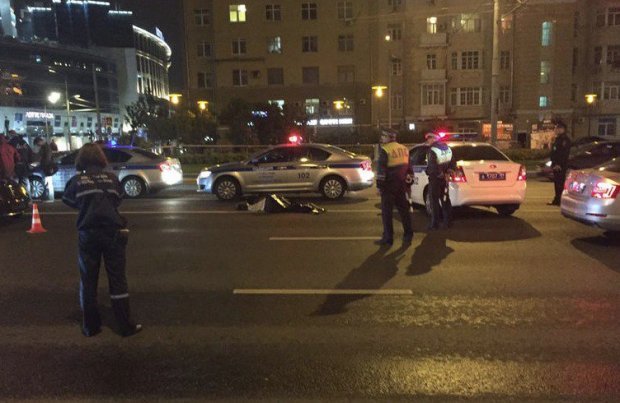 В Москве автомобиль ФСБ насмерть сбил сотрудника ГАИ. Видео