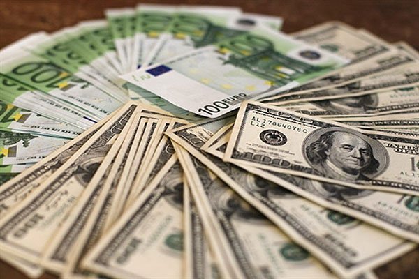 Официальный курс валют: доллар подорожал еще на 5 копеек