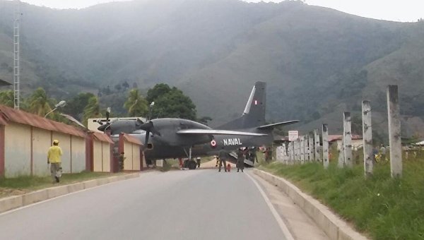 В Перу военный самолет «зашел» в полицейский участок. Видео