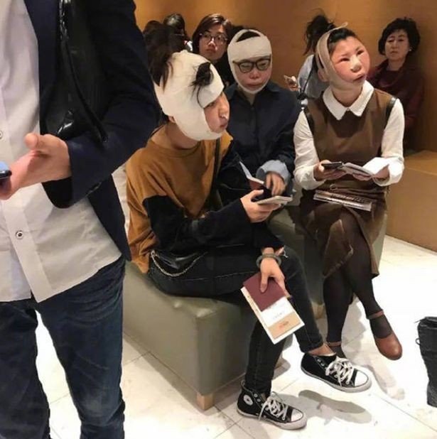 Трех китаянок затормозили в аэропорту из-за пластики на лице