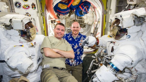 Космонавты NASA показали, как ведет себя спиннер в невесомости