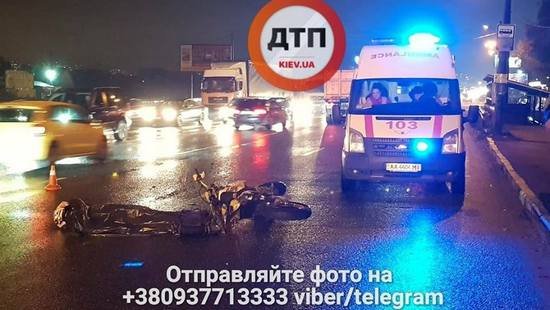 Смертельное ДТП в Киеве: самосвал переехал мотоциклиста