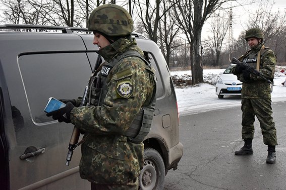 В Донецкой области подорвался на мине полицейский автомобиль