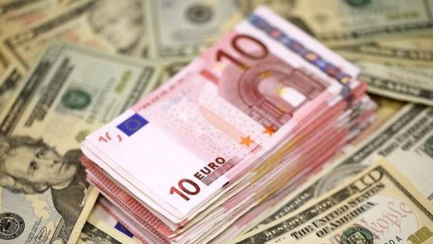 Официальный курс валют: Евро подешевел на 19 копеек 