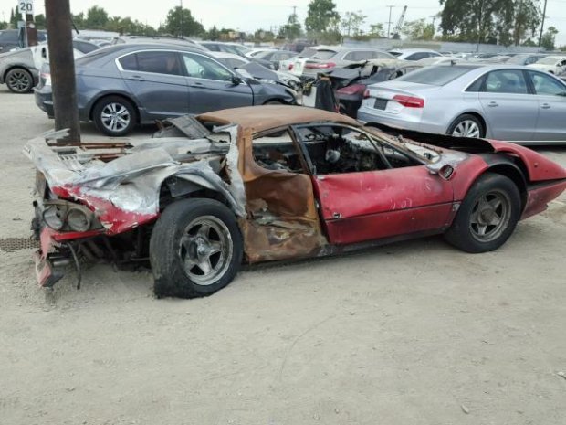 Сделка века": на аукционе исхитрились продать полностью сгоревшую Ferrari