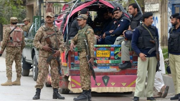 В Пакистане террористы расстреляли студентов