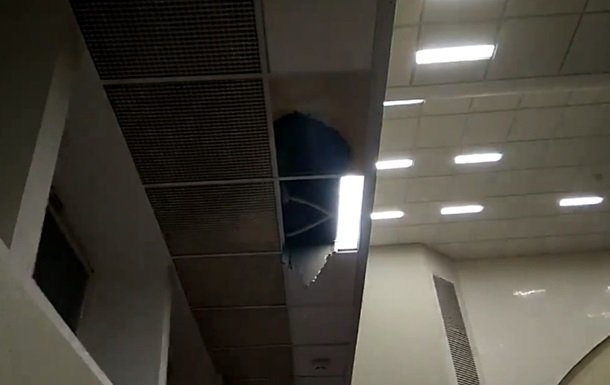 В сессионном зале Киевсовета обвалился потолок. Видео