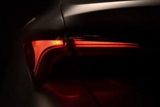 В Сети показали задние огни седана Toyota Avalon пятого поколения
