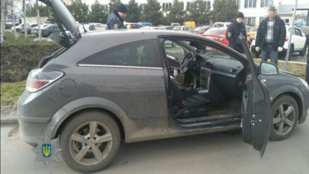 Вооруженное нападение в Запорожье: разбойники отобрали у иностранца авто