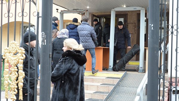Порошенко отреагировал на обыски журналистов в Оболонском суде