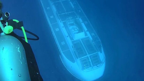 Дайверы остолбенели, увидев эту подводную лодку. Видео
