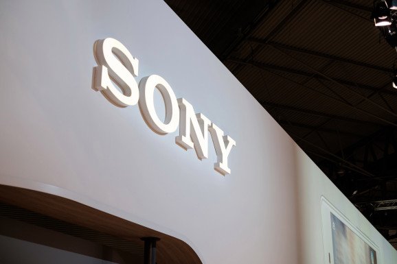 Sony впервые использовала вытянутый дисплей в двух своих новинках