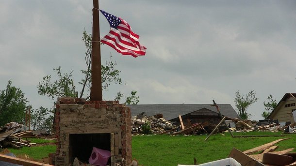 Есть жертвы: на США обрушились мощные торнадо