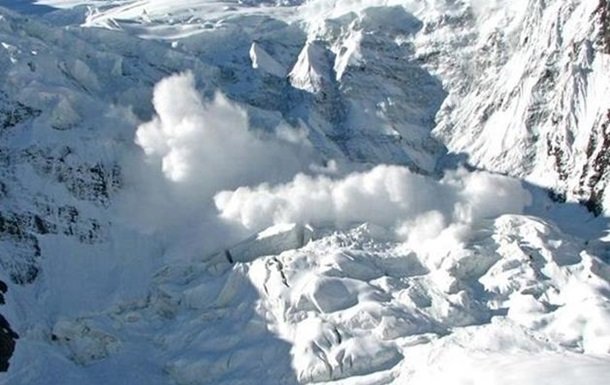 Смертельная лавина: в Швейцарии погибли лыжники