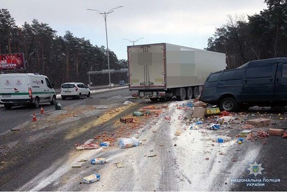 Смертельная авария в Киеве: МАН протаранил припаркованную Газель 