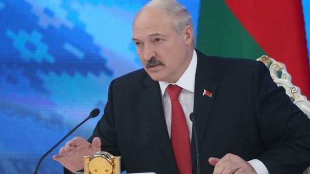 Лукашенко пригрозил ответить России на молочный запрет