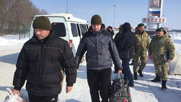 Обмен «2 на 2»: Россия передала Украине похищенных пограничников