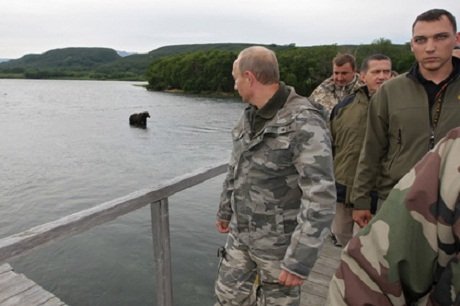 Путин прокомментировал свои фотографии верхом на медведе