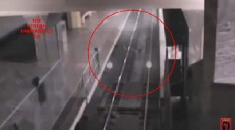 Поезд-призрак попал на камеры в китайском метро