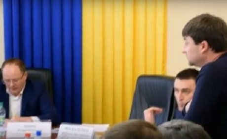 «Шо ты тут понты лепишь?»: николаевские депутаты устроили скандал. Видео