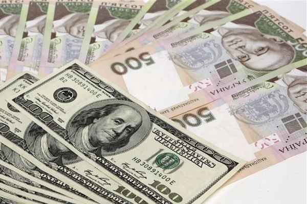 Официальный курс валют: доллар подешевел на 23 копеек