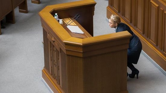 «Скрутило»: фотокамера поймала Тимошенко в интересной позе