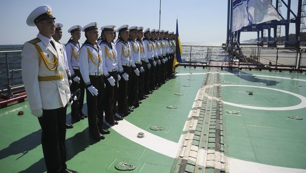Военные моряки пригрозили Порошенко вернуться в Крым