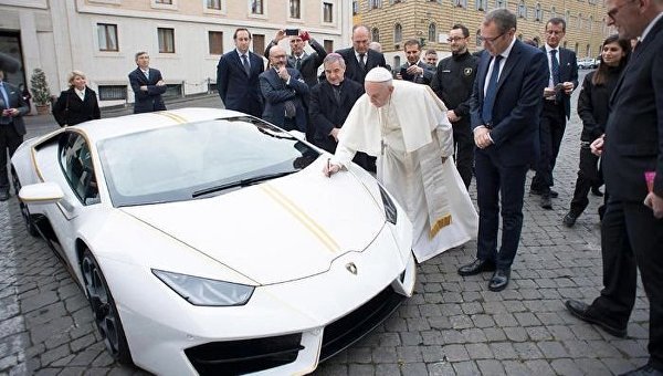 Уникальный Lamborghini Папы Римского ушел с молотка