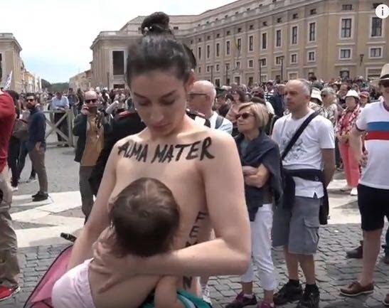 Участница Femen обнажилась в центре Ватикана. Видео