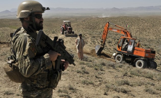Пакистан выстроит стену на границе с Афганистаном