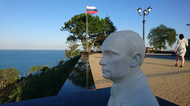 Без Путина никак: Сеть развеселило туристическое фото из Крыма